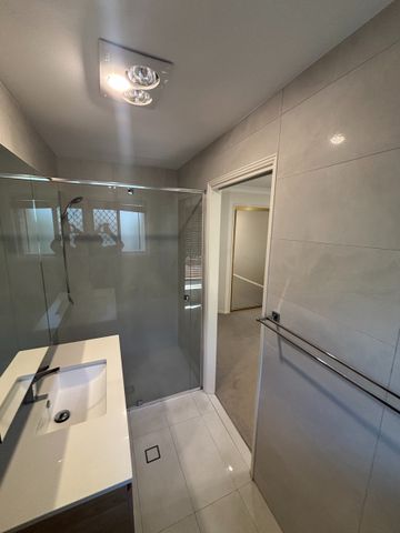 Stylish 3-Bedroom Family Home in Prime Parkwood Location - Photo 4