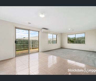 Three bedrooms, two bathrooms! - Photo 2