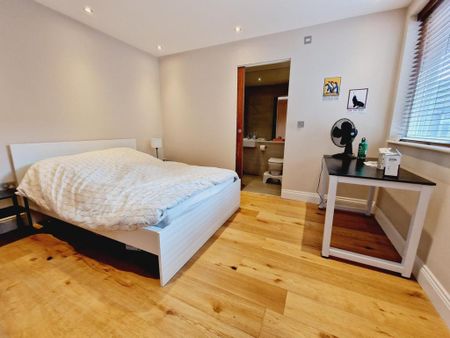 3 bedroom flat to rent - Photo 4