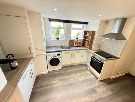 3 Bed Terraced House, Lumley Walk, LS4 - Photo 4