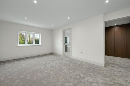 5 bedroom semi-detached house to rent - Photo 2