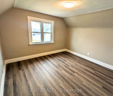 Detached Home For Lease | X8097574 - Photo 1