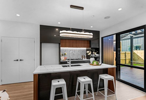 Modern living in Karaka - Photo 1