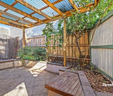 GORGEOUS HOME IN CONVENIENT KENSINGTON - Photo 5