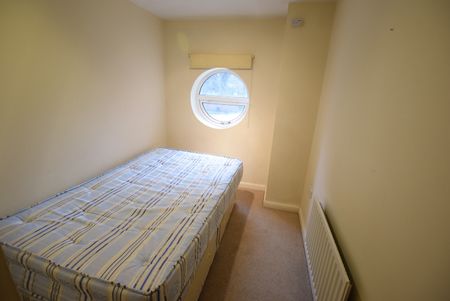 2 Bed Flat, Iliffe Close, RG1 - Photo 5