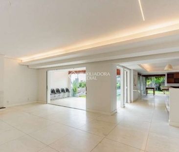 Casa com 4 quartos e 400m² para alugar em Cristal, Porto Alegre. - Foto 3