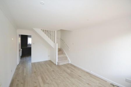 2 bedroom semi-detached house to rent - Photo 2