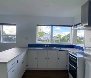 7 Betley Crescent - Photo 2