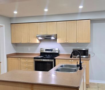 For Lease - 4 Fandor Way, Brampton, Ontario - Photo 4