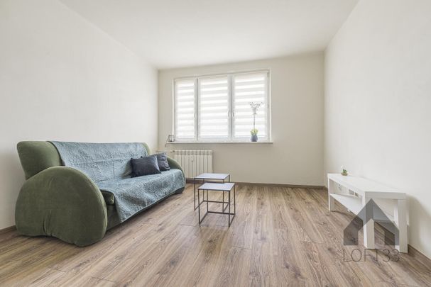 Piękna i wyposażona kawalerka na osiedlu Stałym w Jaworznie do wynajęcia | Spacer 3D - Photo 1