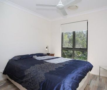 Tri-level townhouse with huge living areas - Photo 3