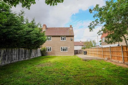 3 bedroom semi-detached house to rent - Photo 4