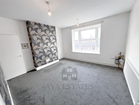 4 bedroom apartment to rent - Photo 2