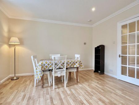 3 bedroom flat to rent - Photo 4