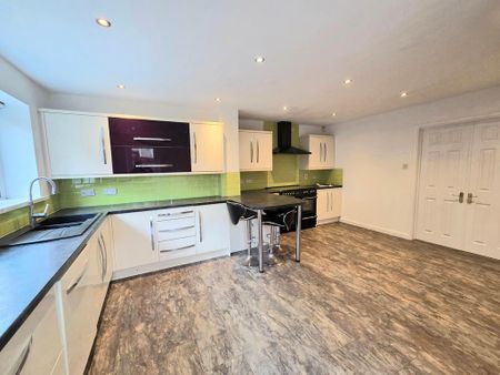 4 bedroom semi-detached house to rent - Photo 5