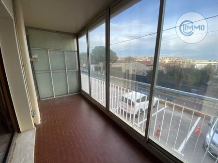 Location Appartement 1 pièce 21m² ST LAURENT DU VAR 06700 - Photo 3