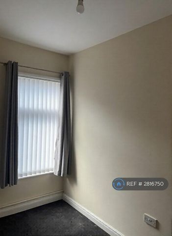 2 bedroom end of terrace house to rent - Photo 4