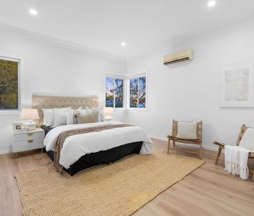 Elegant Family Living in Prime Holland Park Locale. - Photo 3