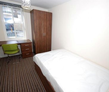 3 bedroom flat to rent - Photo 1