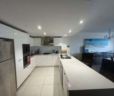 The Entrance - Photo 6