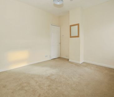Three-bedroom terraced house with garden near city centre, Peterbor... - Photo 4