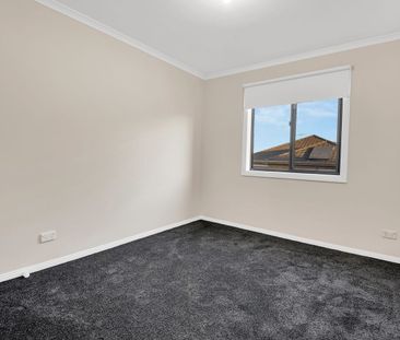 Spacious & convenient living in the heart of Preston - Photo 3