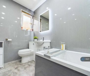 2 bedroom flat to rent - Photo 6