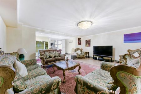 Modern Townhouse with roof terrace in Connaught Village - Photo 2