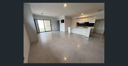 Spacious Seaside Living – Premium Rental Opportunity in WA 6037 - Photo 3