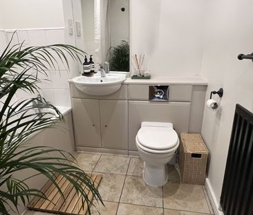 2 Bed Flat, Bailey House, SE18 - Photo 2