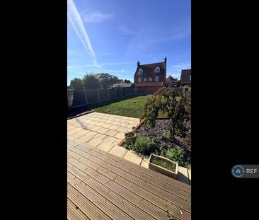 4 bedroom semi-detached house to rent - Photo 6