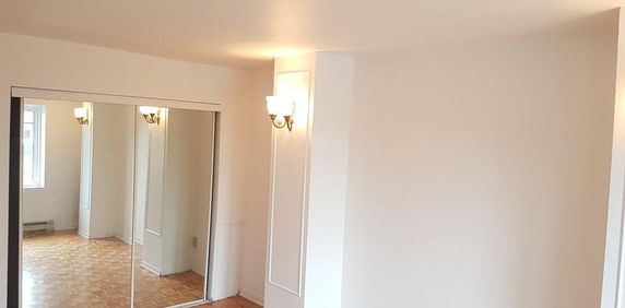 Maison unifamiliale de 3 chambres à louer à Brossard - Photo 2