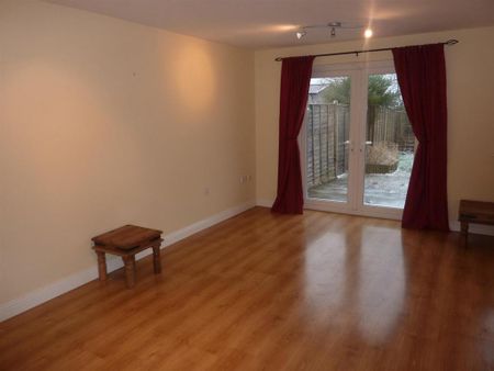 2 bedroom townhouse to rent - Photo 4