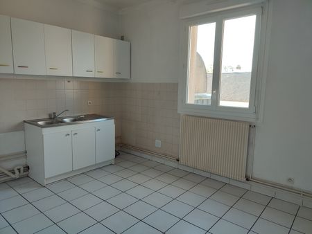 CAEN OUEST VILLERS BOCAGE APPARTEMENT DE 2 PIECES EN ETAGE LIBRE DE SUITE - Photo 2