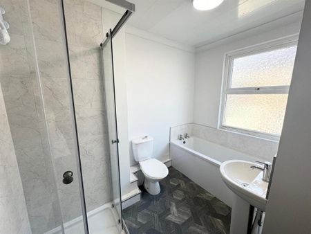 3 bedroom detached house to rent - Photo 2