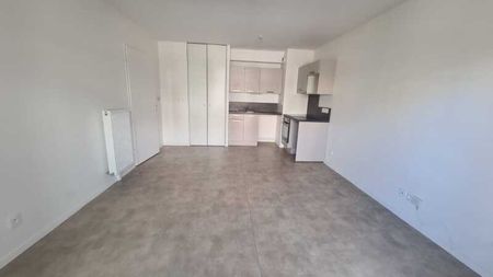 Location Appartement 2 pièces 41m² ST JEAN DE BRAYE 45800 - Photo 2