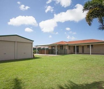 Well designed lowset brick home with shed and spa - Photo 4