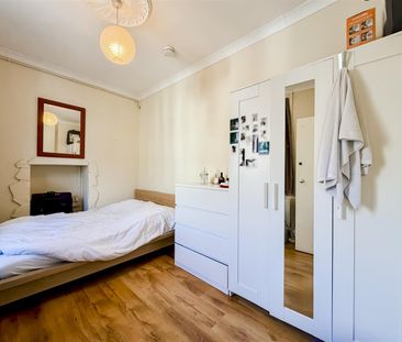 Room For Rent Queen Street, Pontypridd - Photo 2