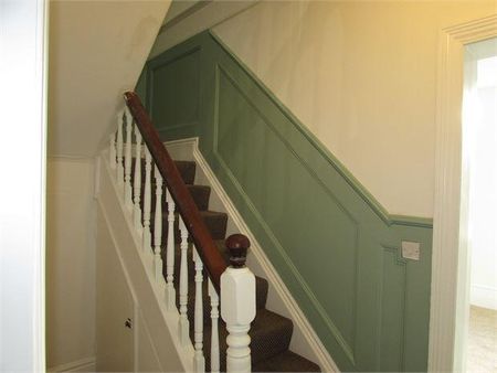 3 bedroom flat to rent - Photo 2