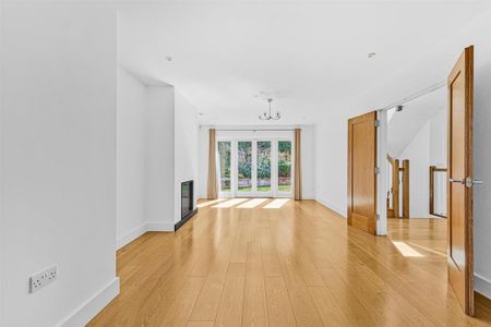 5 bedroom detached house to rent - Photo 3