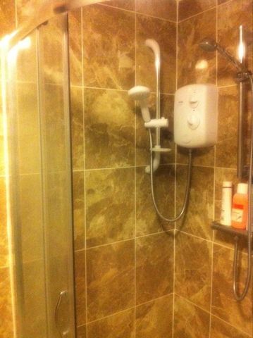 Room in a Shared House, Newbury Park, IG2 - Photo 5