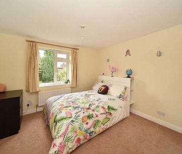 4 bedroom semi-detached house to rent - Photo 4