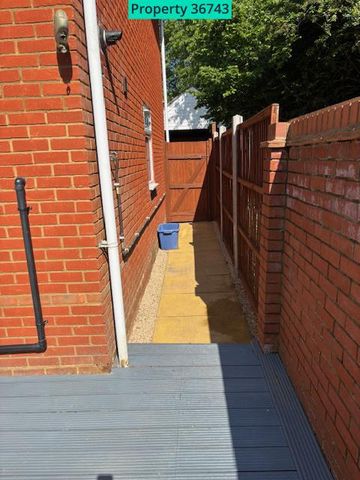 2 bedroom end of terrace house to rent - Photo 3