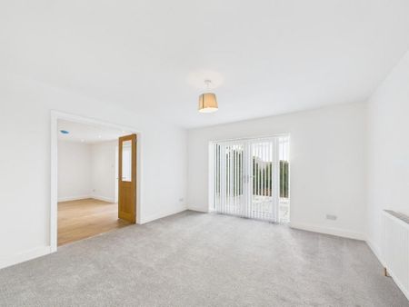 4 bedroom detached house to rent - Photo 4