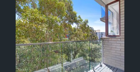 Amongst The Tree Tops. Recreated Apartment of The Highest Standard- Lift Access - Photo 5