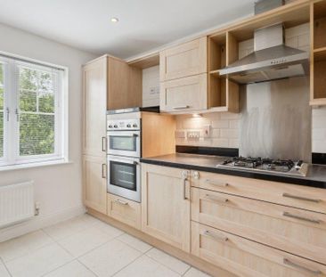 4 bedroom semi-detached house to rent - Photo 6