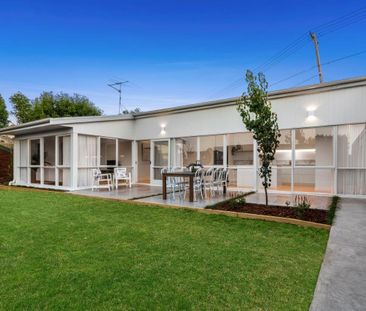 Light Filled & Stunning Family Home - Photo 2