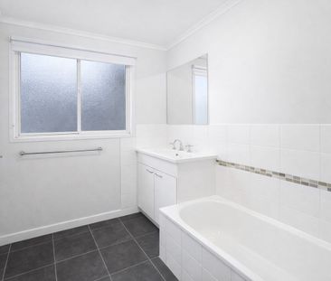 Spacious Family Home with Outdoor Entertaining & Secure Parking in ... - Photo 6