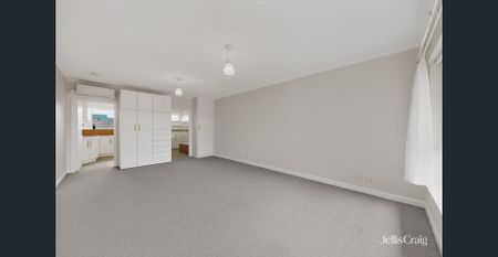 Fully Renovated Studio Apartment - Photo 3