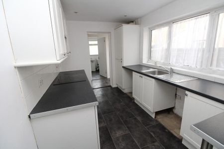 3 bedroom terraced house to rent - Photo 5